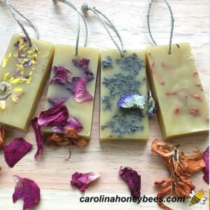 Diy herbal wax sachets made with flowers - set of 4 image.