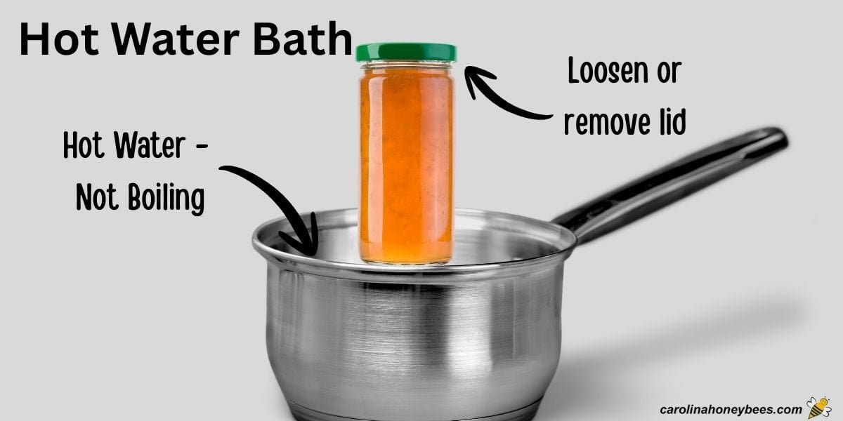 Infographic of hot water bath method of decrystallizing honey, pan with honey jar and labels.
